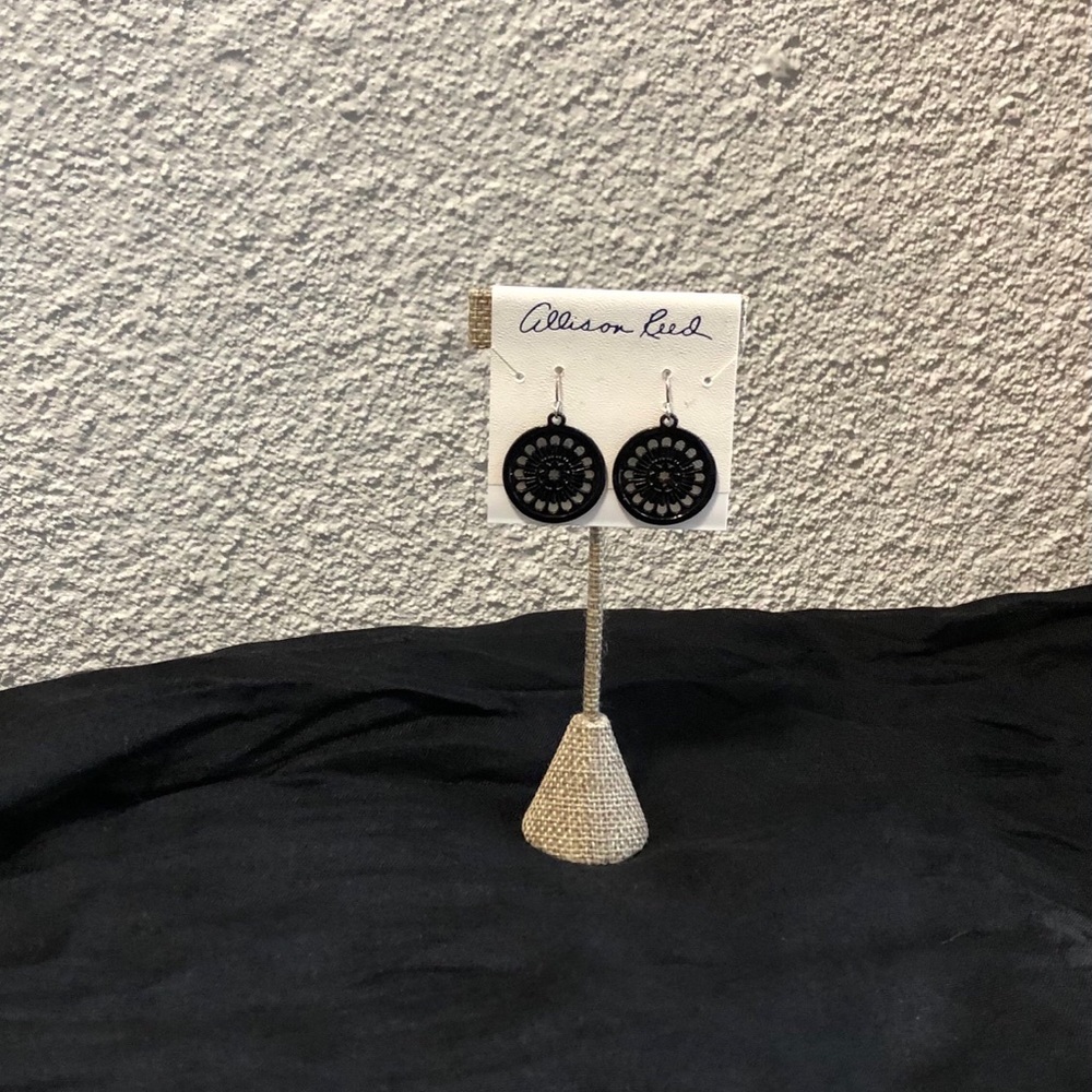 - Allison Reed earrings - Picture 3 of 4